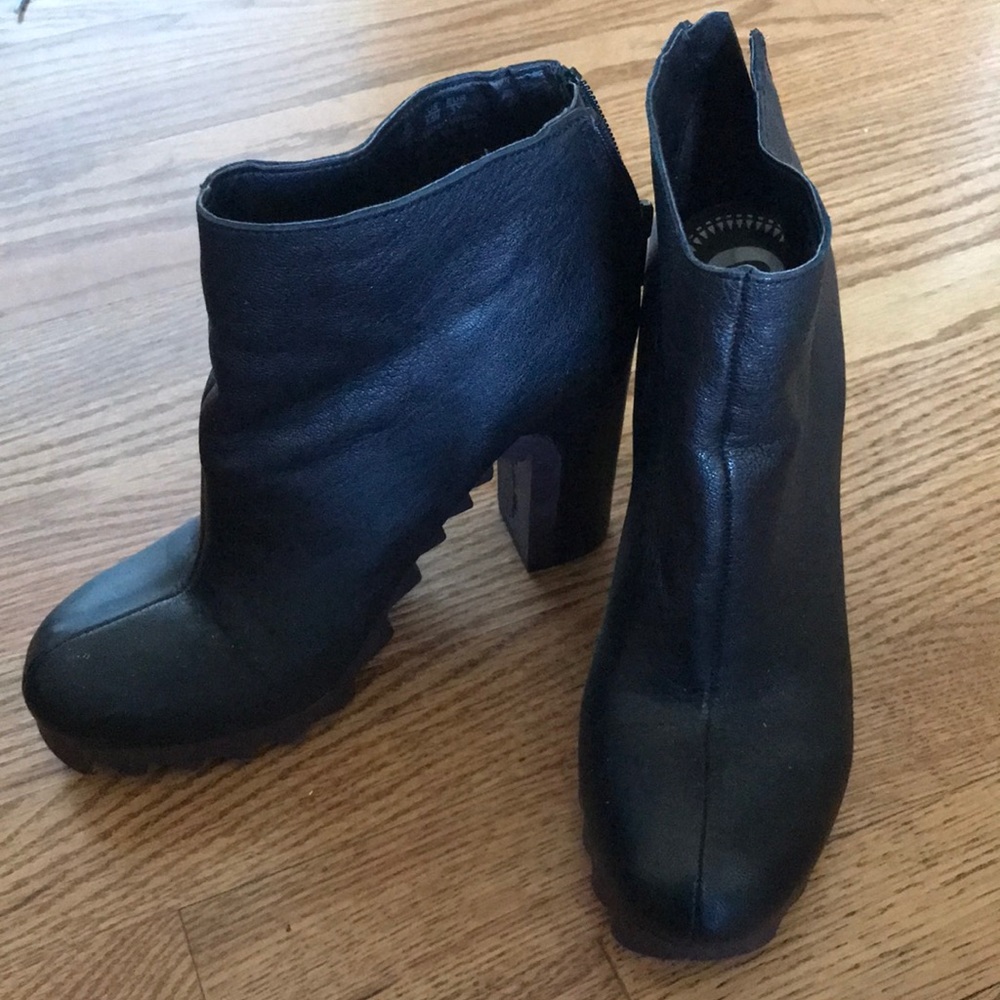 Circus by Sam Edelman 4”heel booties